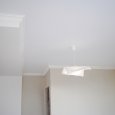 Белый глянцевый потолок