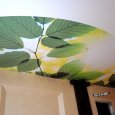 Натяжной потолок с фотопечатью листья