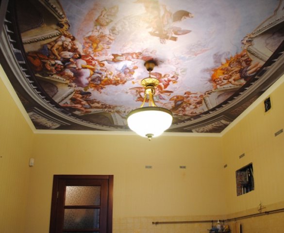 Натяжной потолок с фотопечатью ангелы