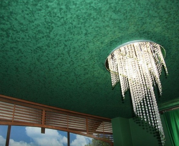Зеленый тканевый потолок