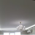 Белый тканевый потолок с подсветкой