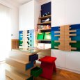 Интересный дизайн шкафа и пристройки для детской комнаты